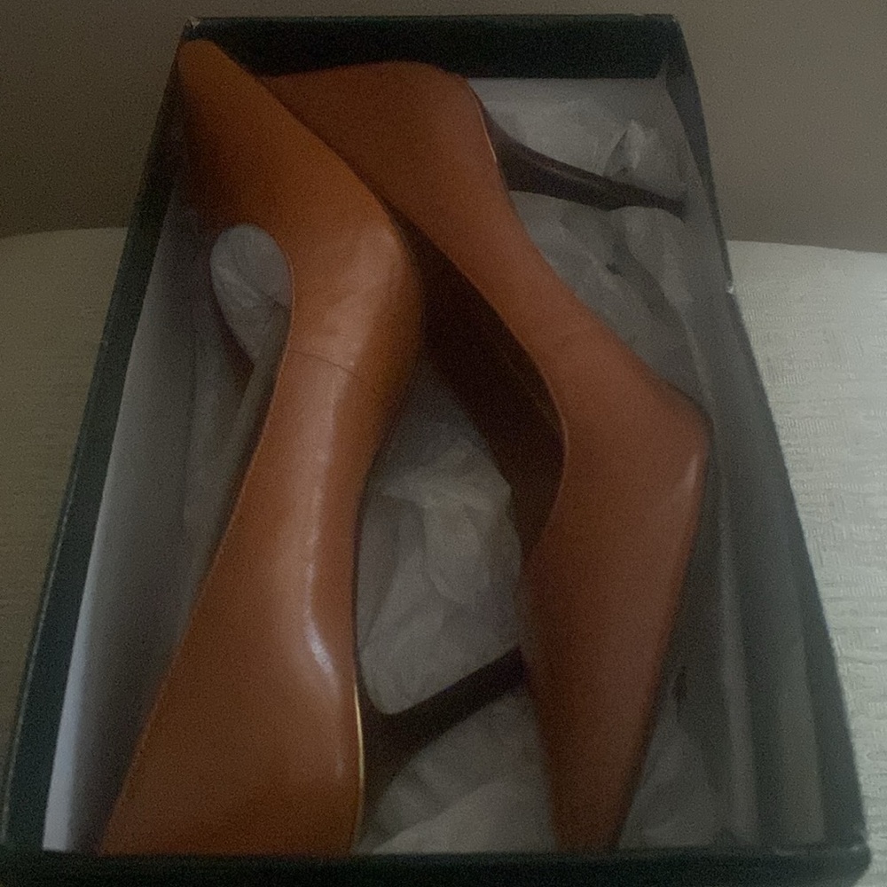 Shoes - Picture 5 of 6